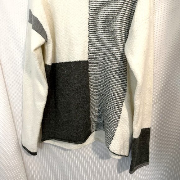 Cyrus Women's Color Block Turtle Neck Sweater Gray - Picture 3 of 6